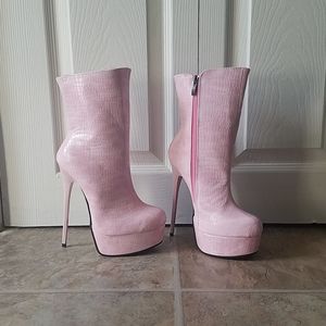 Light pink platform boots